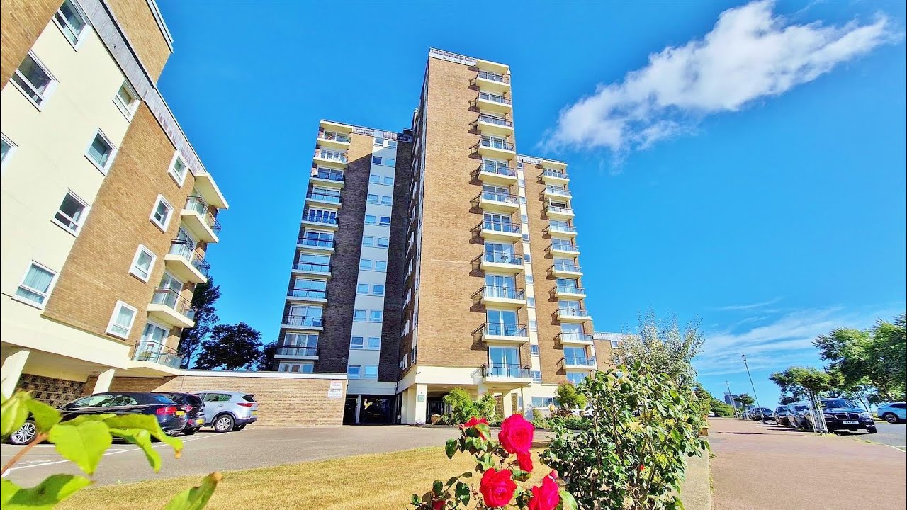 FRINTON SEAFRONT - Beautiful Sea Front Apartment - Viewing Advised