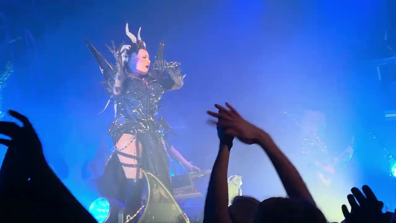 BATTLE BEAST, Progresja Warszaw' The last show with Noora Louhimo.