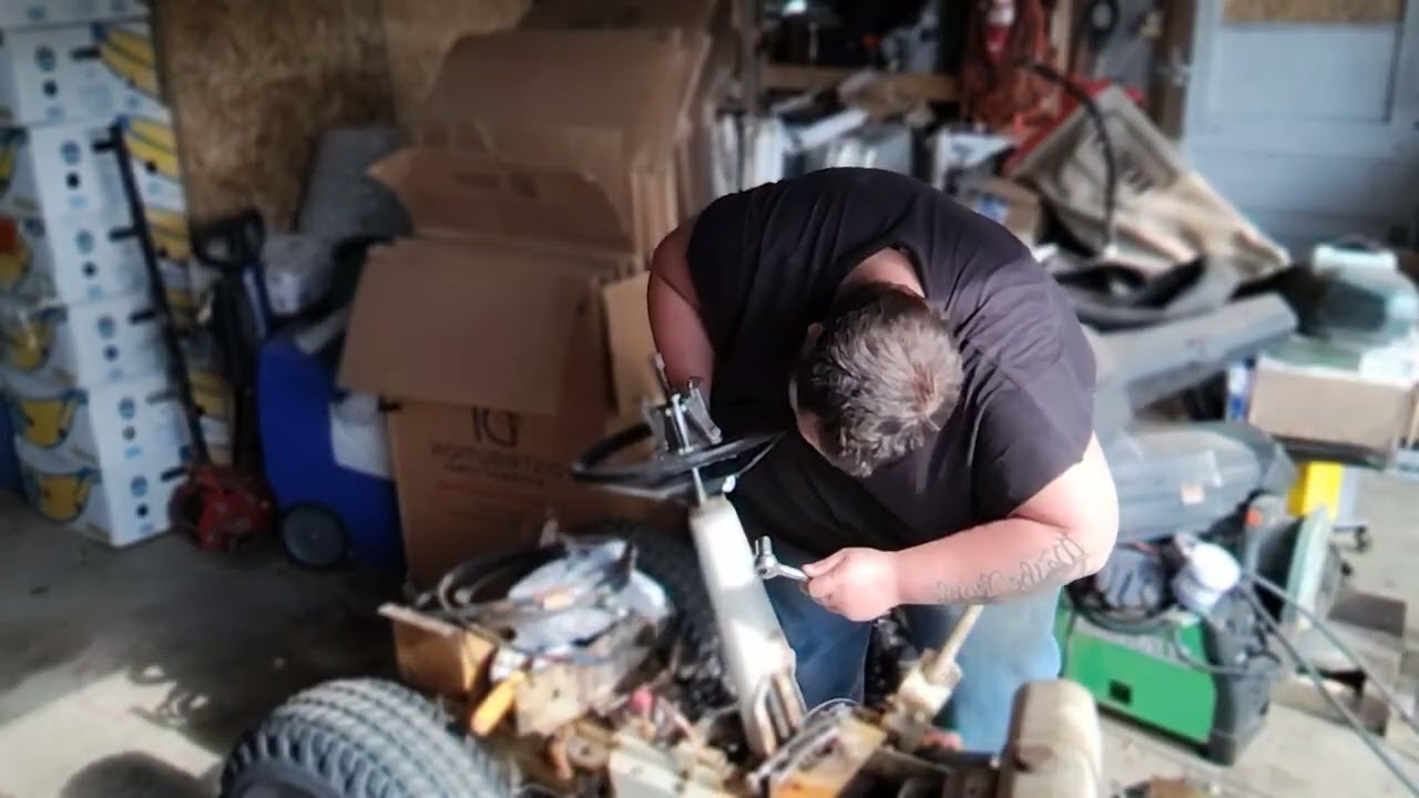 1970 Bolens Husky 1253 steering wheel removal