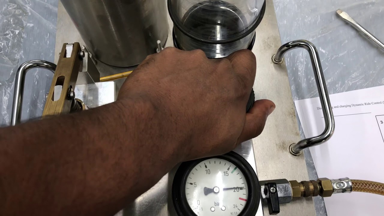 Audi RS6 DRC oil filling