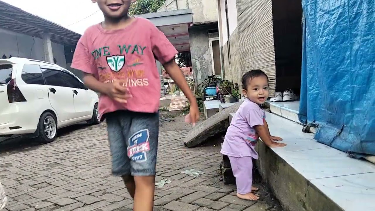 Tidak adak judul..menyimpan momen waktu kecil bocil