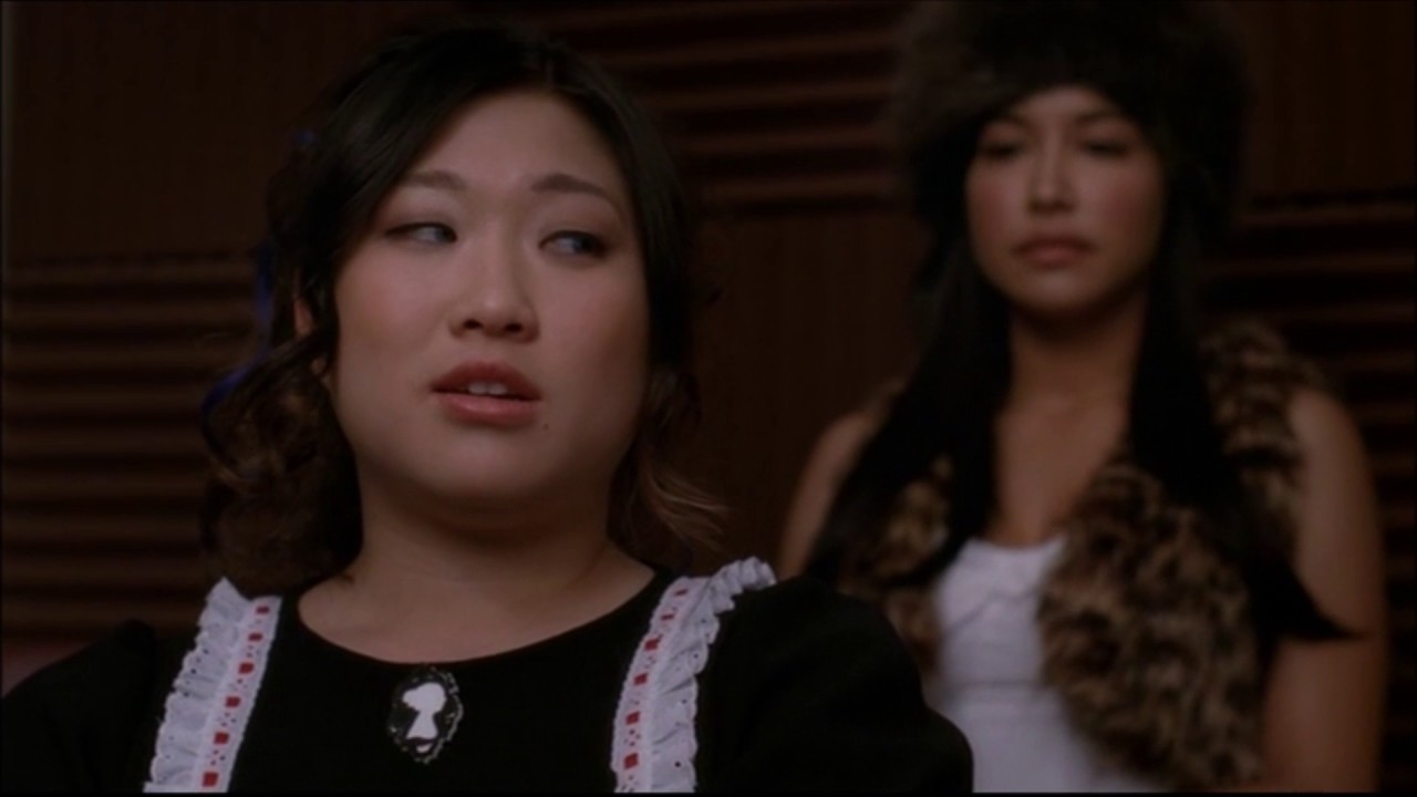 Glee - New Directions talk about Rachel wanting a nose job 2x18