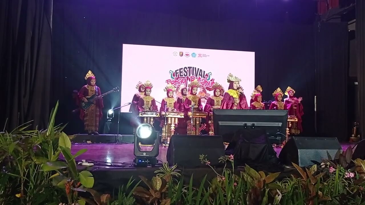 PENAMPILAN GRUP MUSIK TALENTA PESONA BANDAR LAMPUNG DALAM FESTIVAL BEBAY BUTABUH DI TAMAN BUDAYA