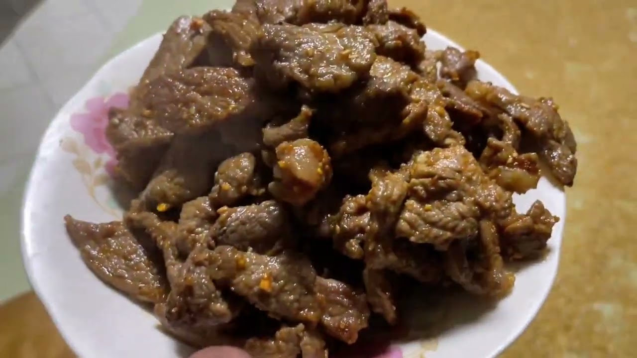 地里的玉米抬进屋里，把粘玉米脱粒，过几天打碴子做大碴粥