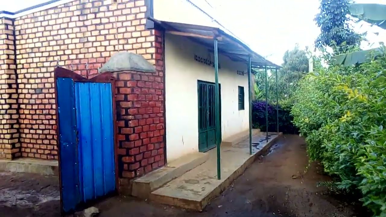 Inzu z'ubucuruzi(bakatuye ibiciro) 12.500.000F ziri Rwamagana- i Munyiginya. Tel:(+250)785010312