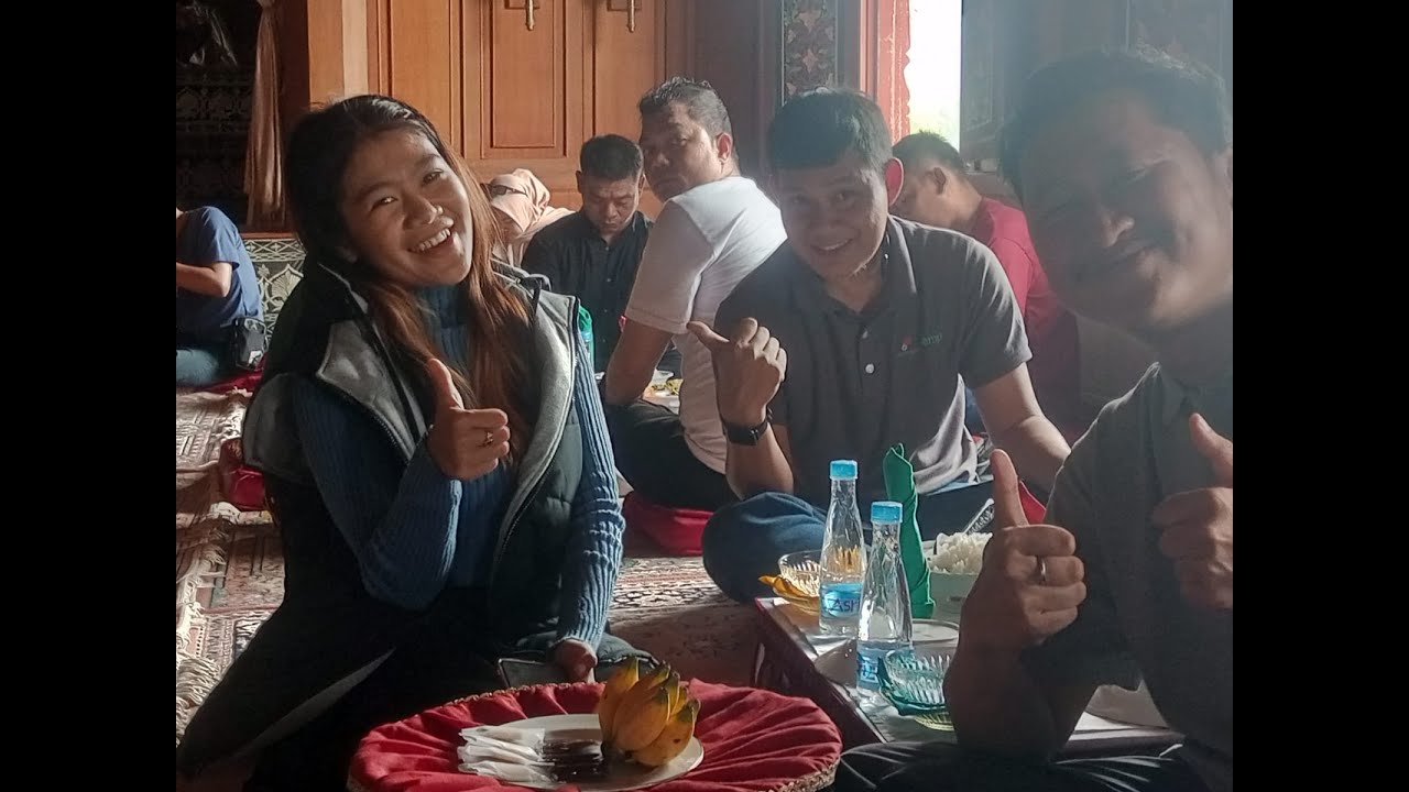 MAKAN BAJAMBA DI RUMAH GADANG