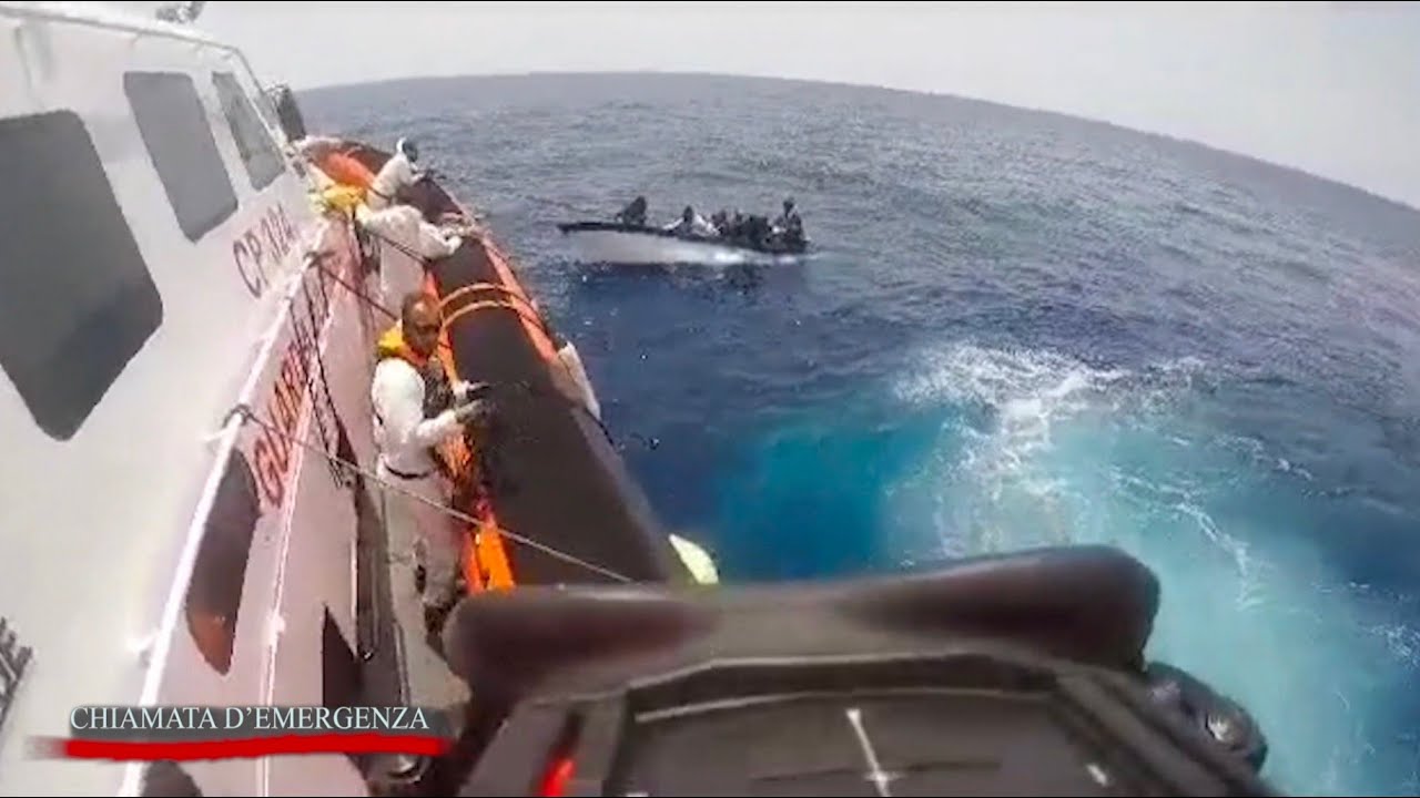 Salvataggio della Guardi Costiera a Lampedusa - 1a parte - Chiamata-d'emergenza 10/7/2023