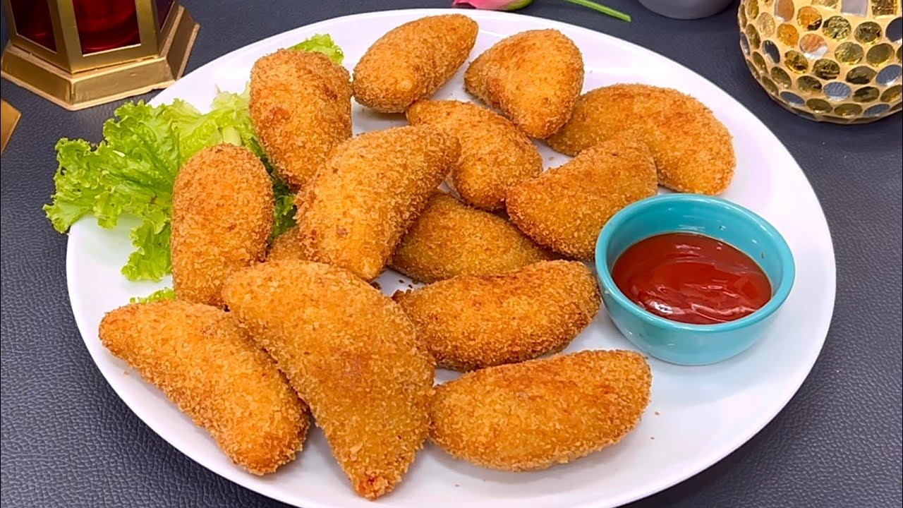 Ramzan Special Recipes | Chicken Half Moon Pie Recipe | Iftar Special Recipes | SAMREEN SABAH