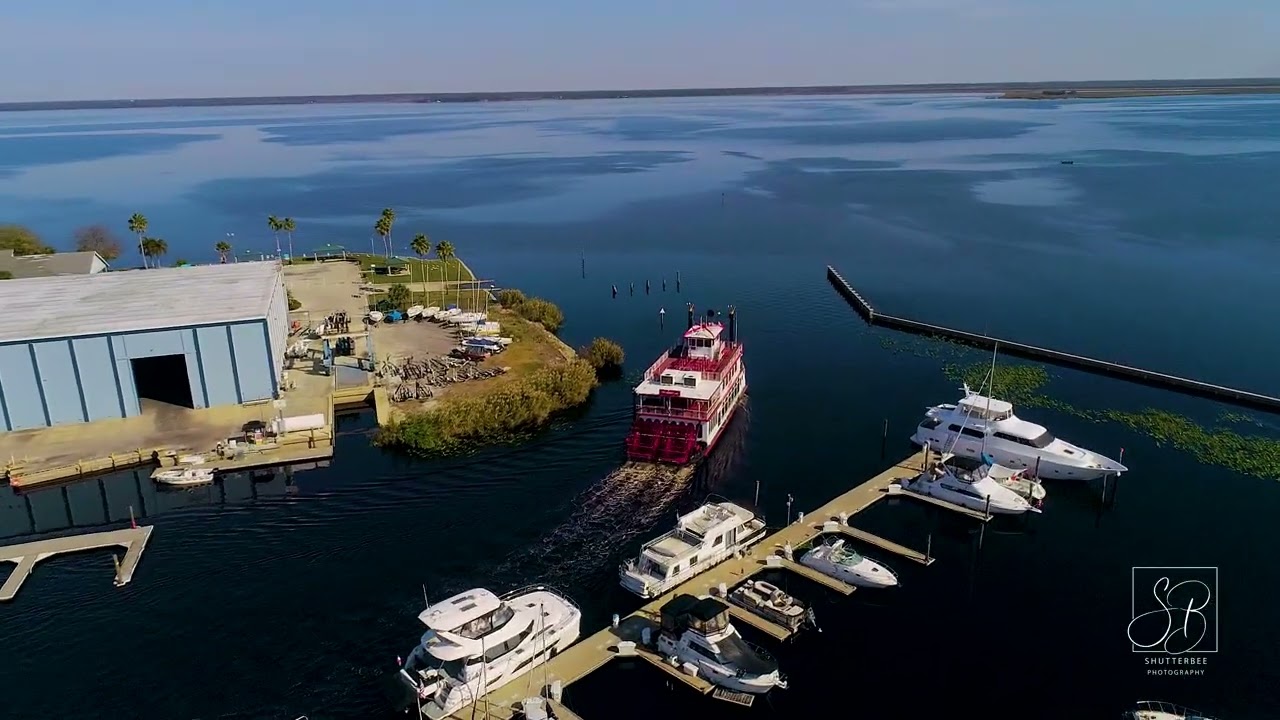 The Barbara-Lee departs the Lake Monroe marina in Sanford, Florida.