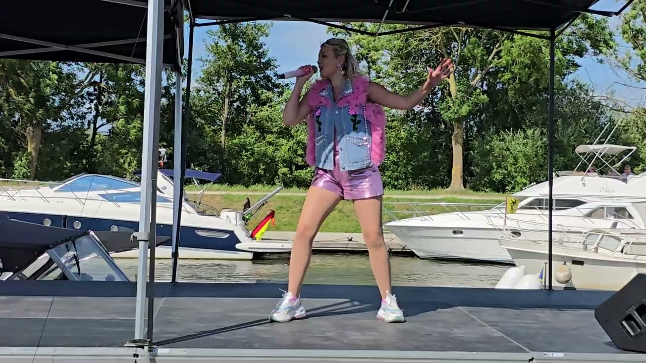 Aurélie bij Bootwijding Gent met haar nieuwe single 'Doe jij vanavond met me mee?' Zondag 22/06/2025