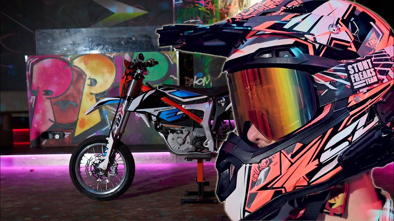 Elliot Gröndahl | Stunt on dancefloor | KTM Freeride E supermoto | Night Club Shoot