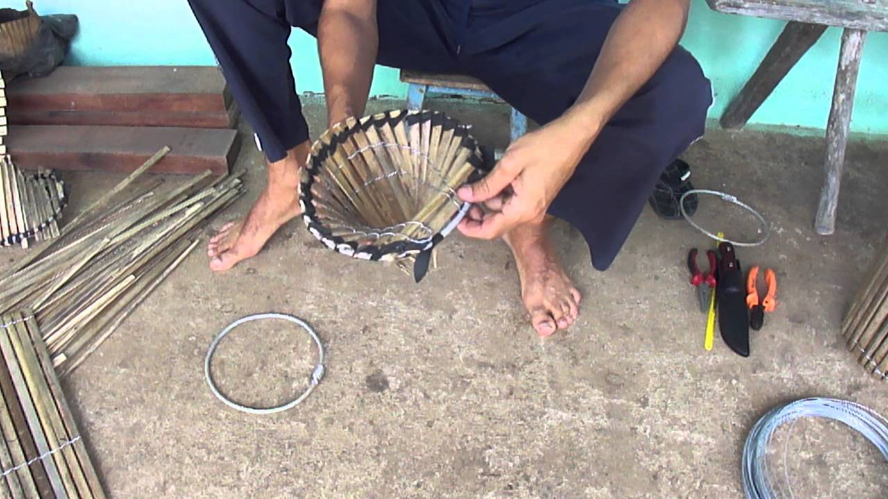 32 - Como fazer uma armadilha de pesca (Fish trap) para pescar peixe e camarão - Part. 1