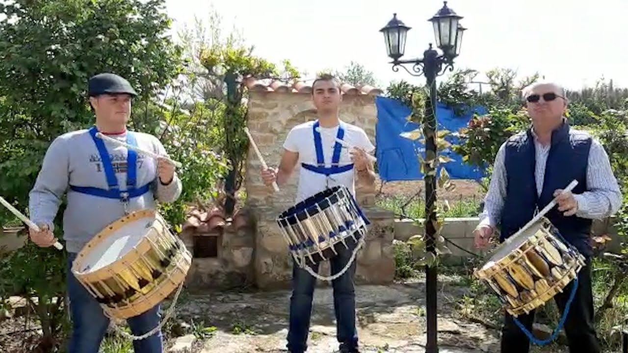 Suenan los tambores en Alcañiz por el Domingo de Ramos
