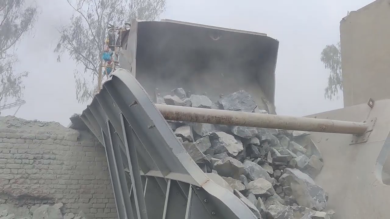 Black Stone Rocks Crushing With Caterpillar Loadar & Jaw Machine in Crusher Plante #stonecrusher 