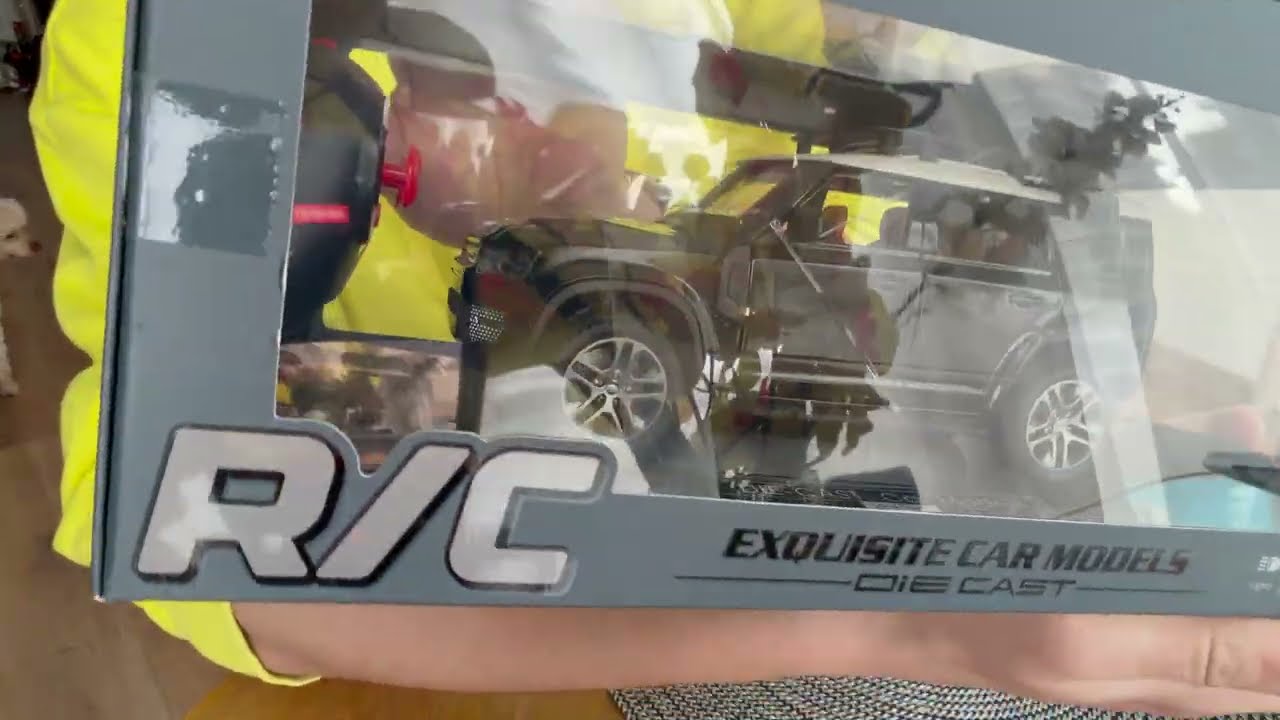 RC Land Rover Unboxing and Dog Reaction