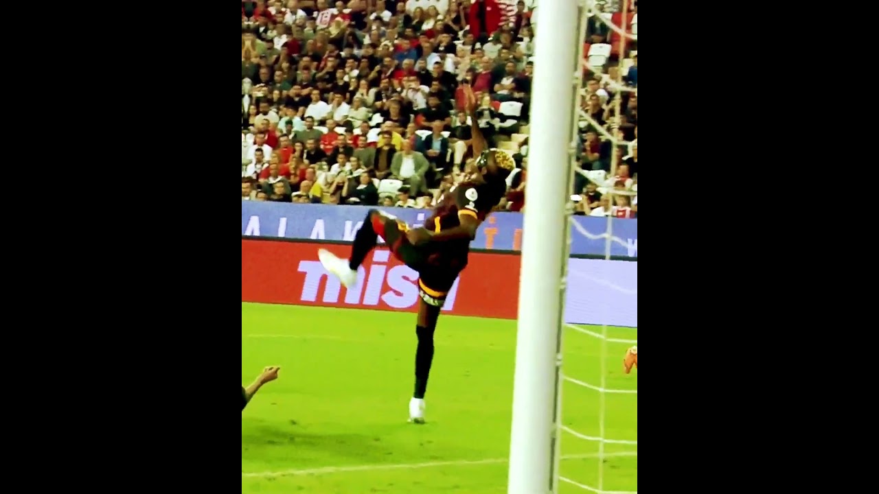Victor Osimhen&rsquo;s ICONIC Bicycle Kick Goal 🔥⚽