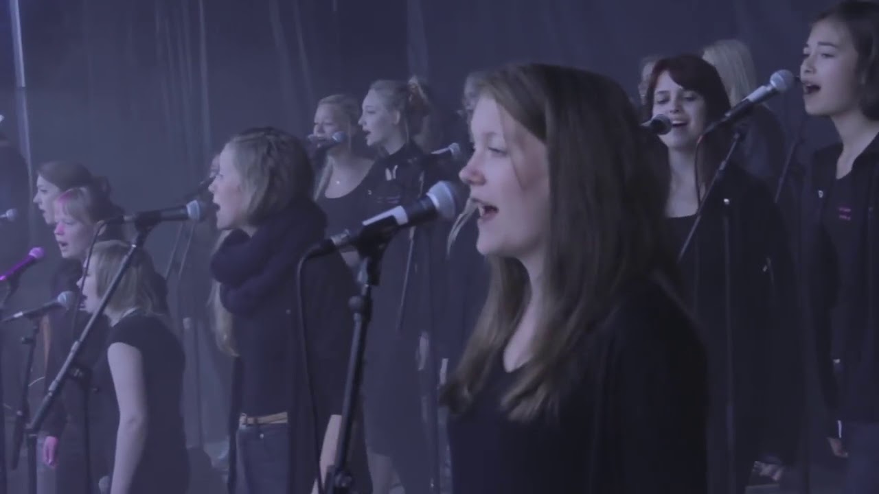 Mariagerfjord Pigekor - Rolling in the deep   (Adele and other songs cover)