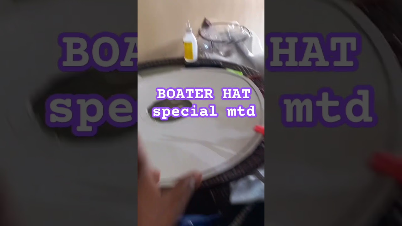 BOATER HAT IN A SPECIAL METHOD