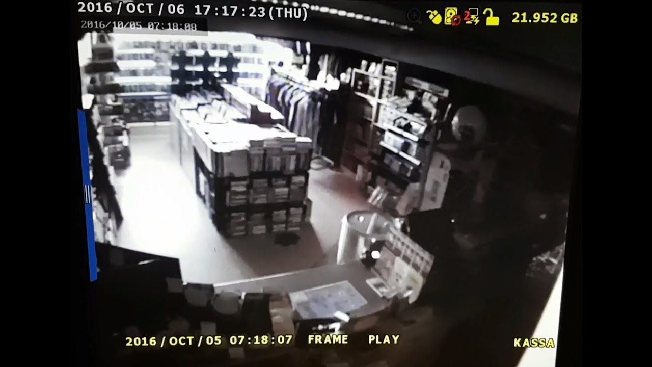 Inbrottare i butiken pLace i Falköping / Creepy Burglar Video Game Store
