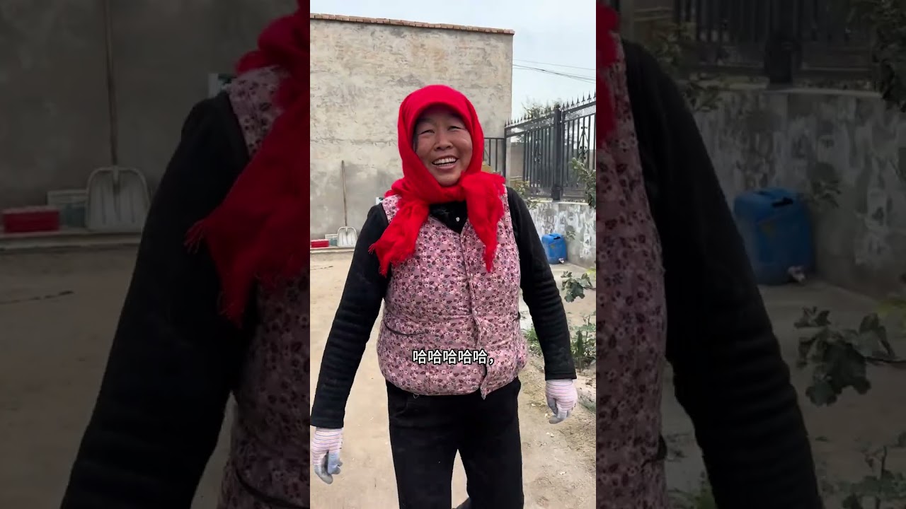 农村人的一天就是这样度过的，天刚亮，鸡叫唤醒小院，扛着农具踏露出门；日头西斜，踩着晚霞归家。三顿饭就着自家园子的菜，就着家人的闲话，简单日子，满是心安#农村人的一天 #农村的生活也可以很美好 #记录
