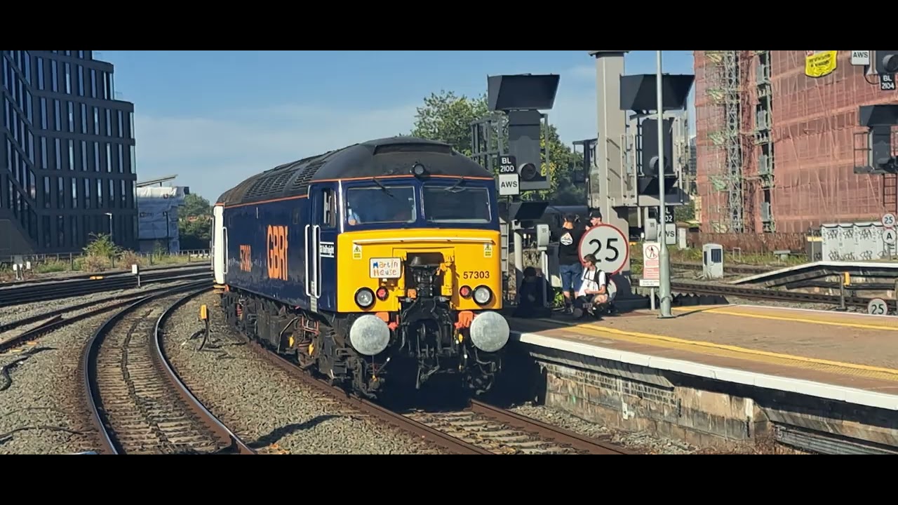 56103 and 56113 departing from Bristol Temple Meads #trains #trainspotting #trainspotter