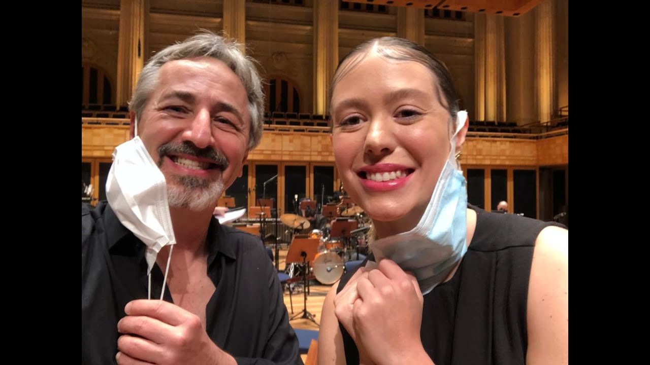 Roberta Sá canta 