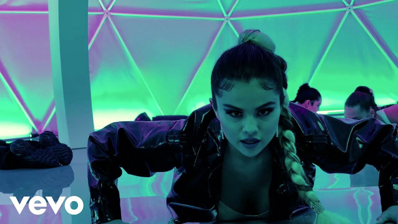 Selena Gomez - Not Comnig back ( official music video) 
