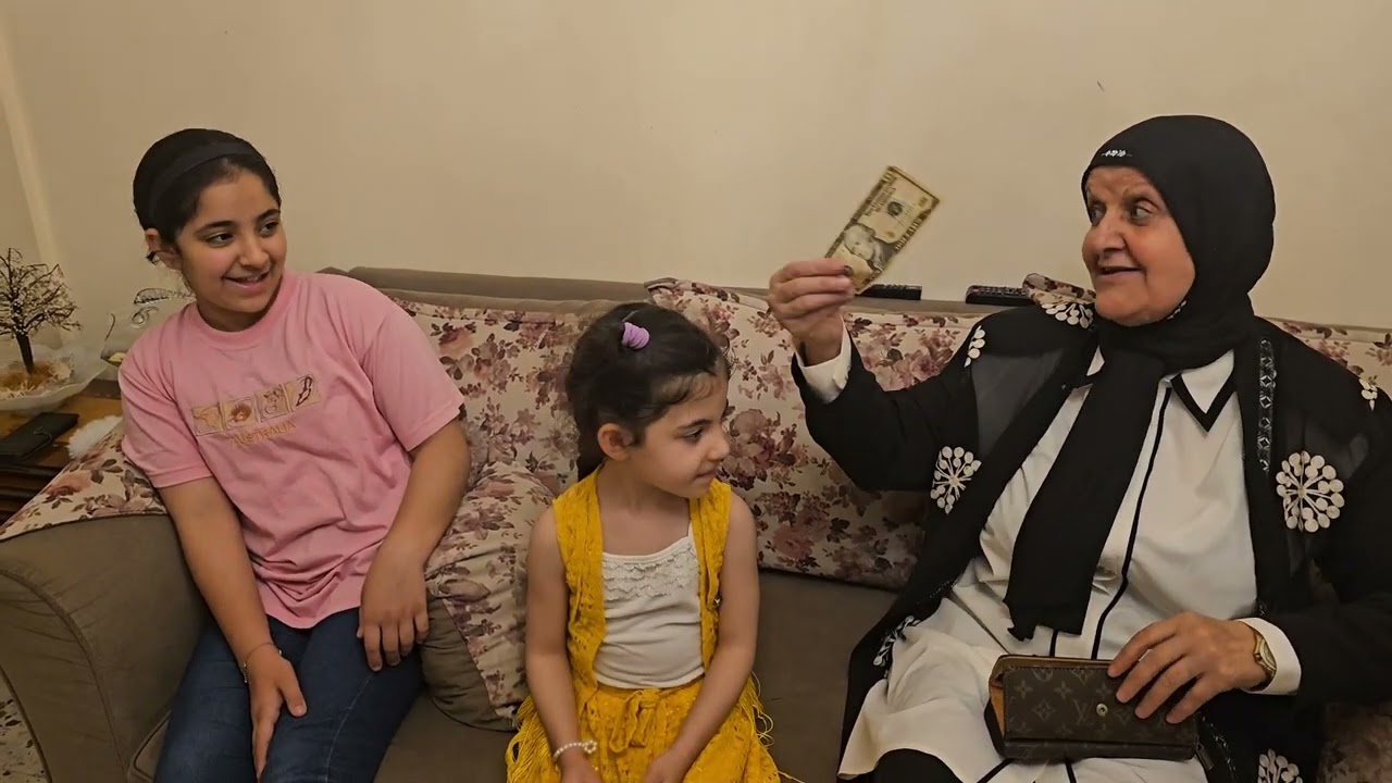 فاجأنا مرت عمي بخبرية كتير حلوة من رزان ... أخدنا الحلوان وقدمنا حلوان 😄😄😄