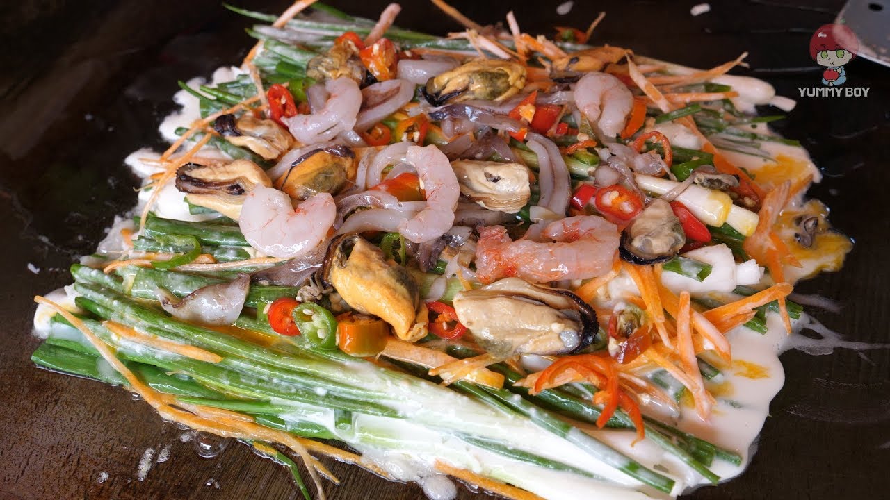 Корейская уличная еда - блинчик с луком (pajeon)