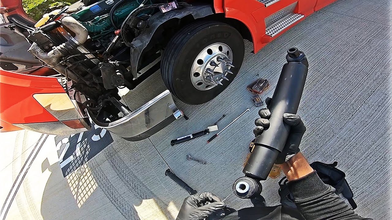 CAMBIANDO LOS  AMORTIGUADORES DELANTEROS AL LOKO 🫨🌶️🔥💪🏽 (VOLVO VNL FRONT SHOCKS REPLACEMENT )