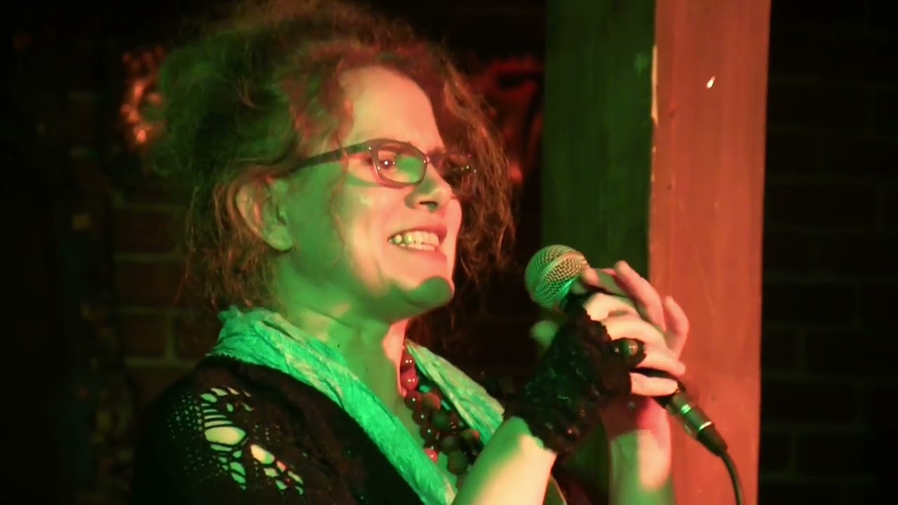 Maria Răducanu - Ia uite-o, zău! @ Cafeneaua Artiștilor | Buzău | 7 iunie 2014