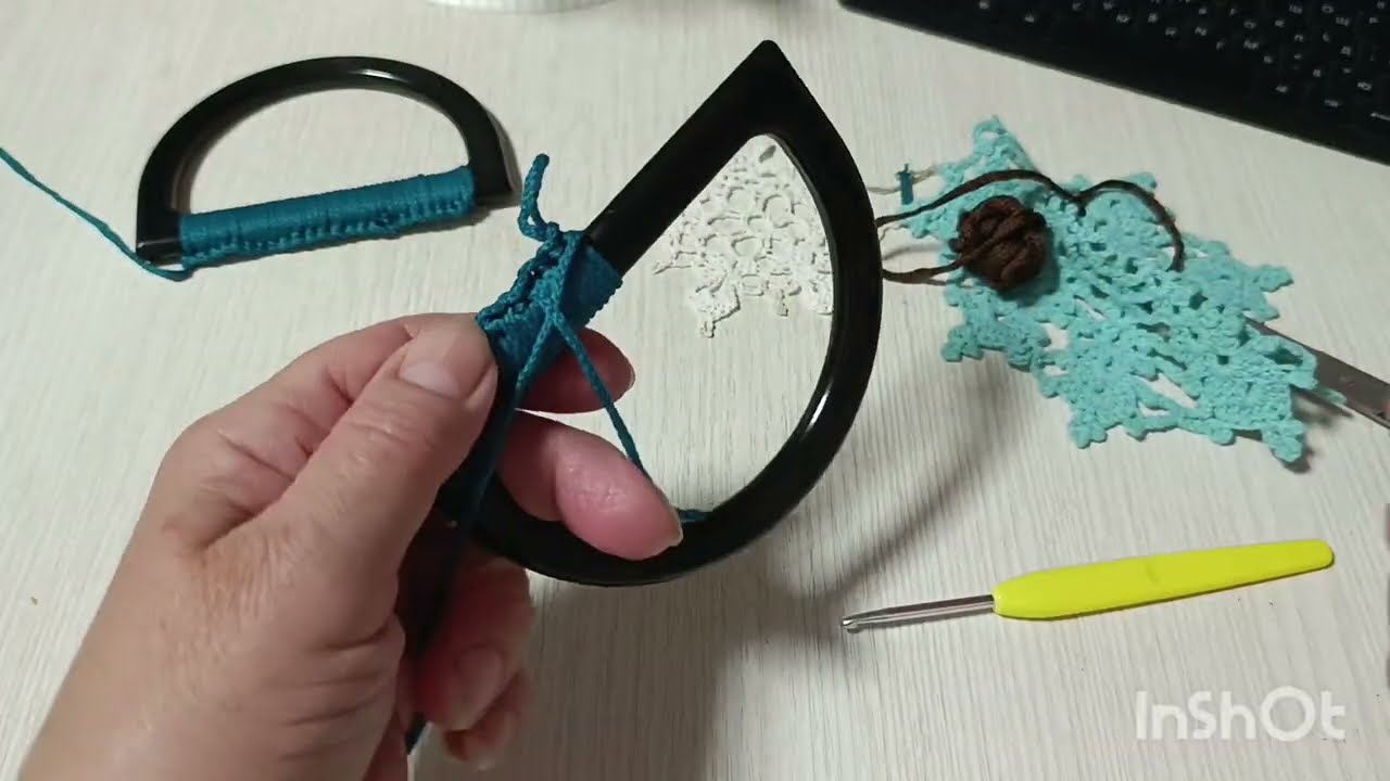 Учусь вязать крючком. Обвязка края и ручек ... Вот и сумка готова