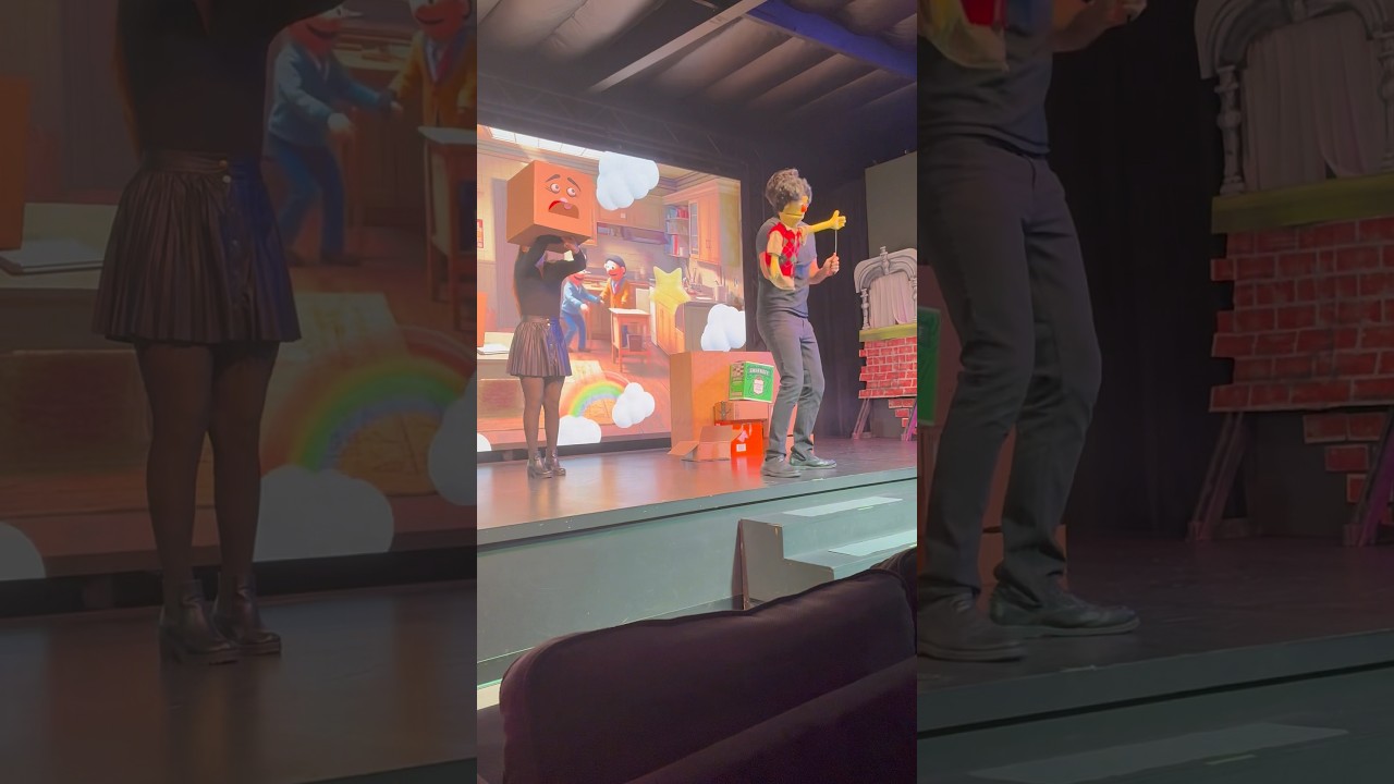 Мюзикл «Avenue Q», удостоенный премии «Тони», был до боли близок зрителям, дико неуместен и умори...