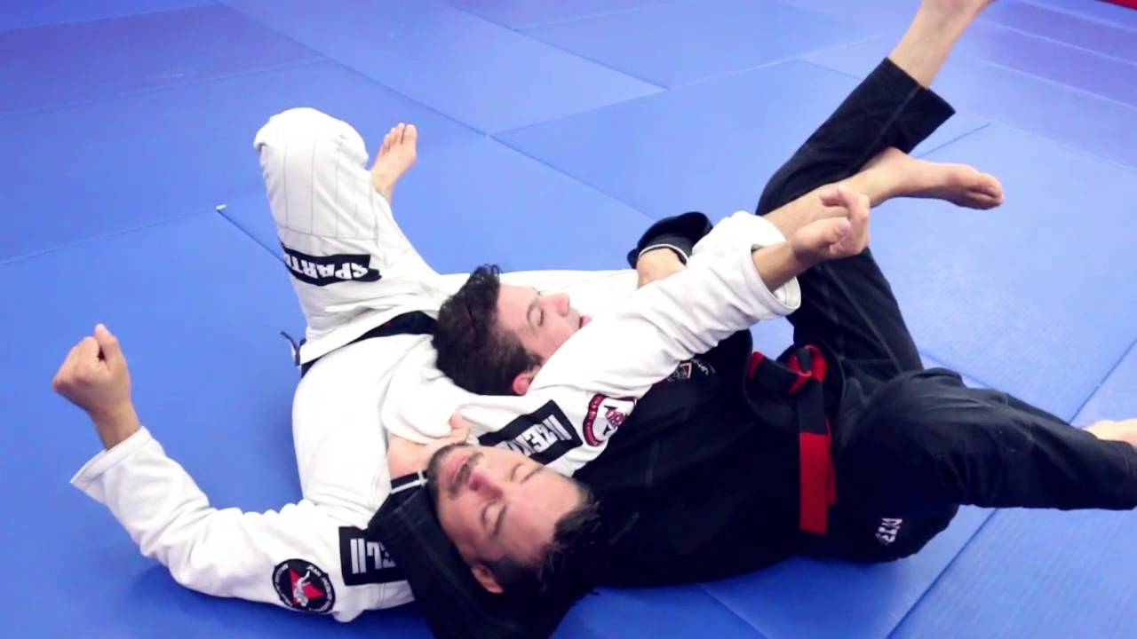 Жан Жак Машадо, Удушающий прием Rolling Collar Choke №1: Журнал Jiu-Jitsu, выпуск №33.