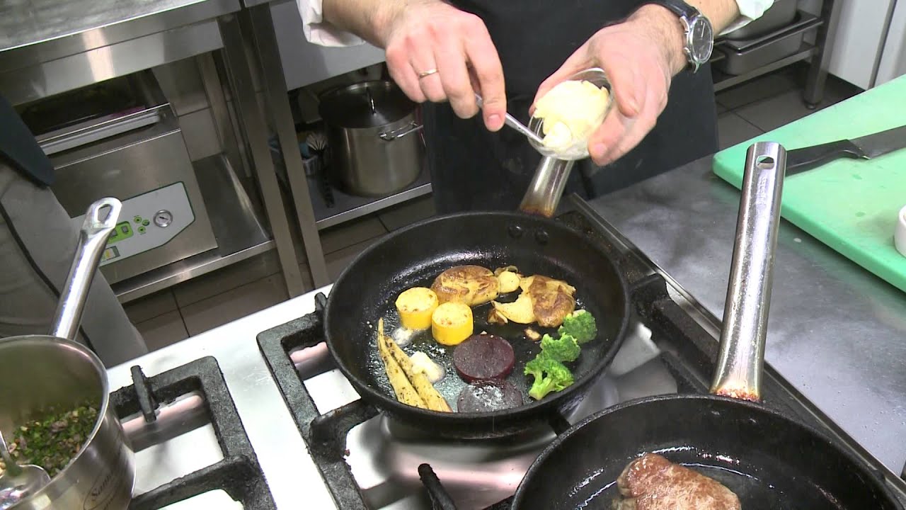 Restorano „Chef2 Food House“ šefo Dariaus Dabrovolsko siūlomas jautienos kepsnys