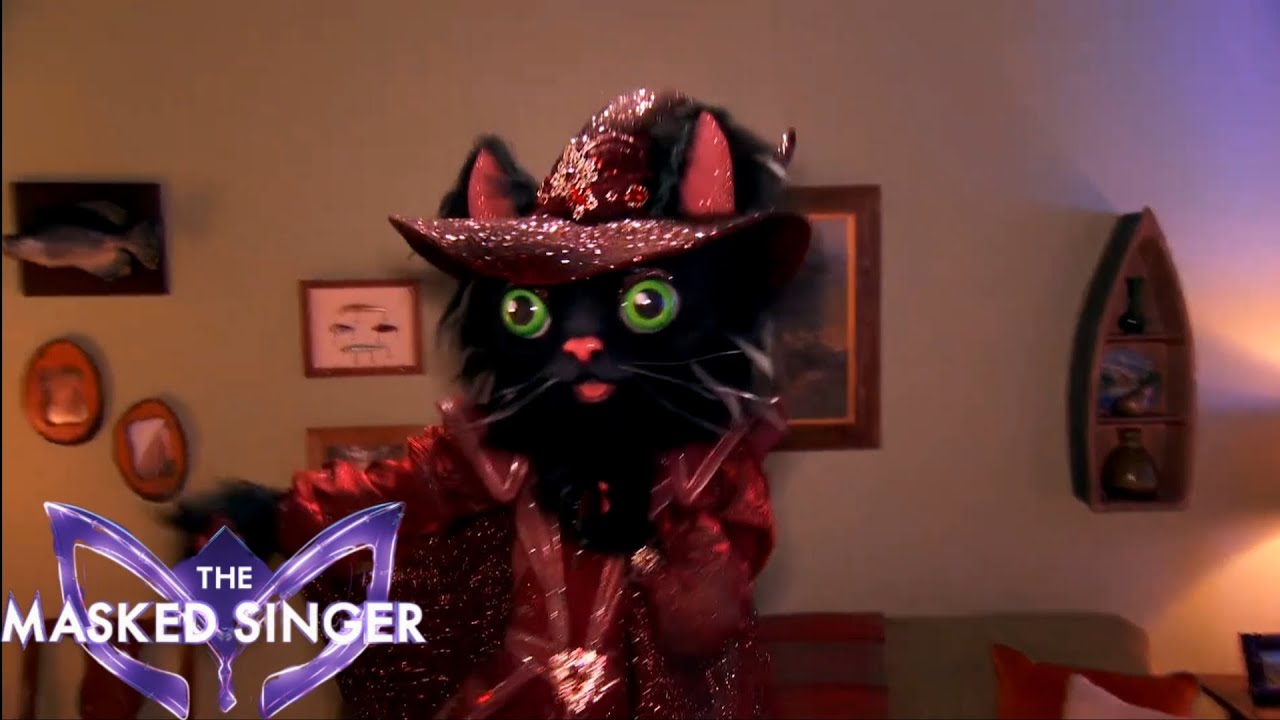 Cat Witch Sings 