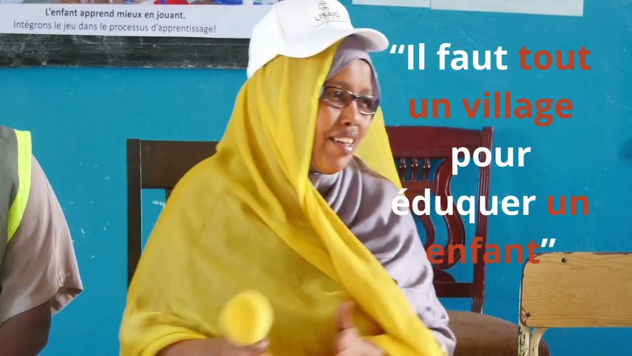 USAID: Des femmes éduquent d'autres femmes.