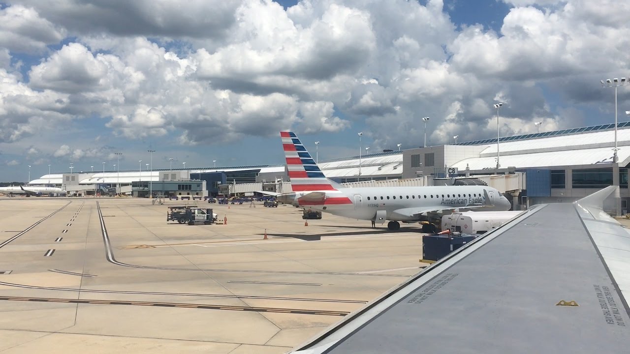 Flying - Take Off from Jacksonville Airport (Florida, U.S.A) on American Airlines