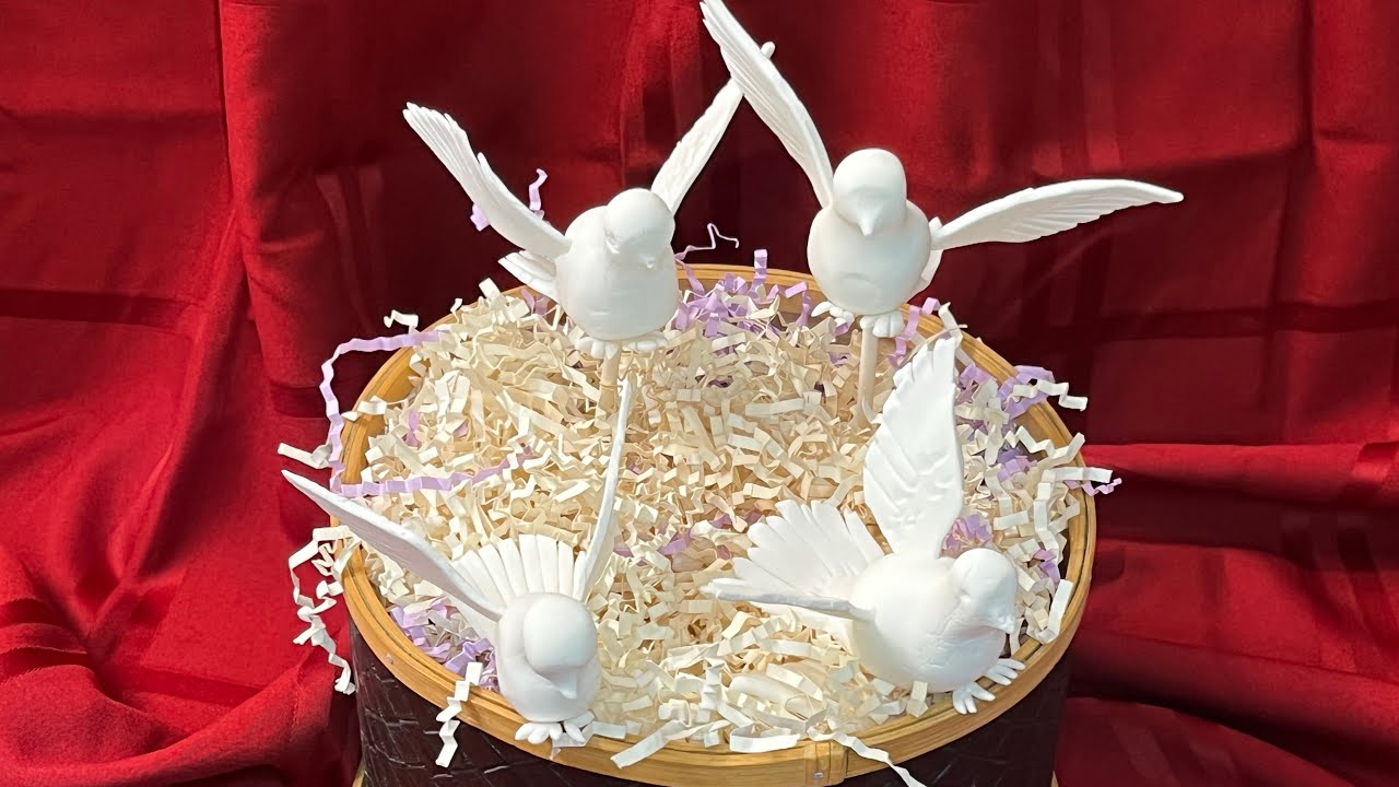 How to make a bird anthropomorphic from pastillage dough طريقة عمل مجسم عصفور من عجينة البستلياج