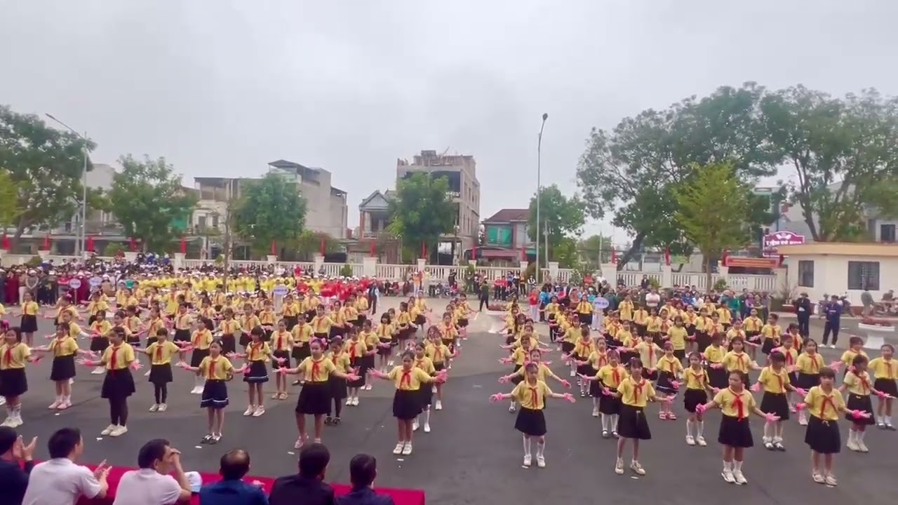 Tôi yêu Việt Nam- HS TH Minh Thọ đồng diễn