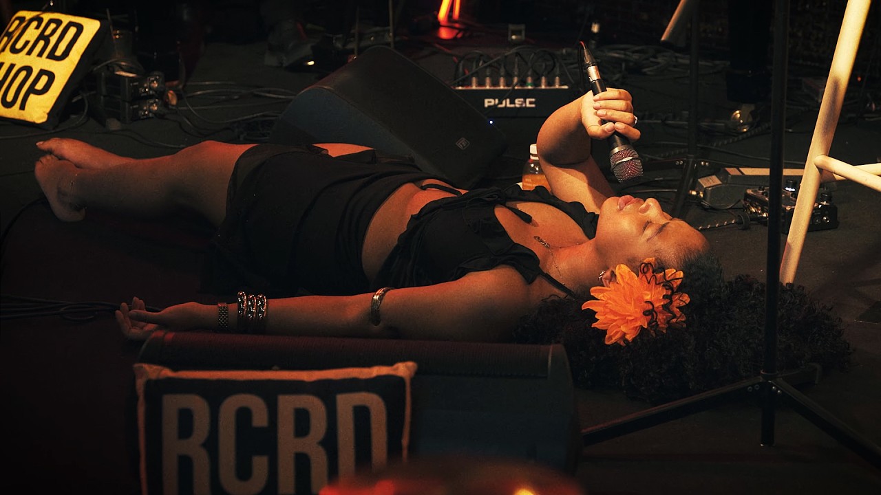 YOUNG ATHENA - SAYO'S SUPPER CLUB [ЖИВОЕ ВЫСТУПЛЕНИЕ]