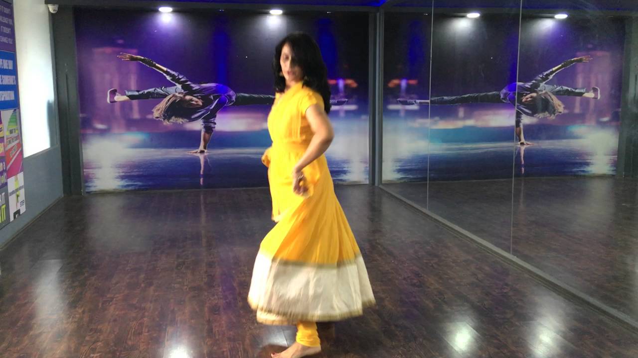 Taruna Rathod  Garba lessons : Foot work