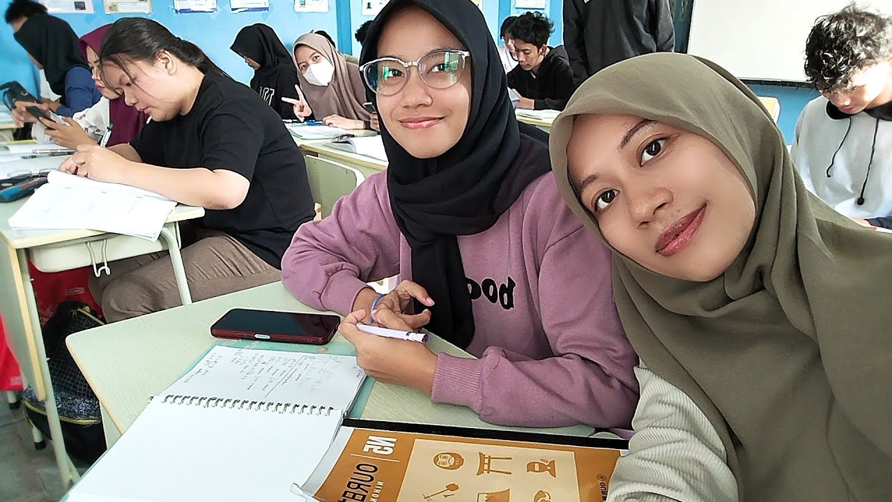 Belajar KAIWA bahasa Jepang bersama teman di dalam kelas