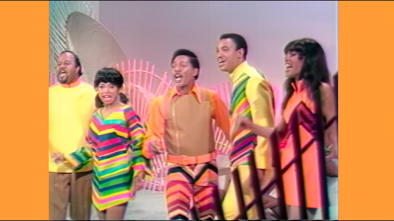 The 5th Dimension  • “Up Up And Away/California My Way” • 1967 [Reelin' In The Years Archive]