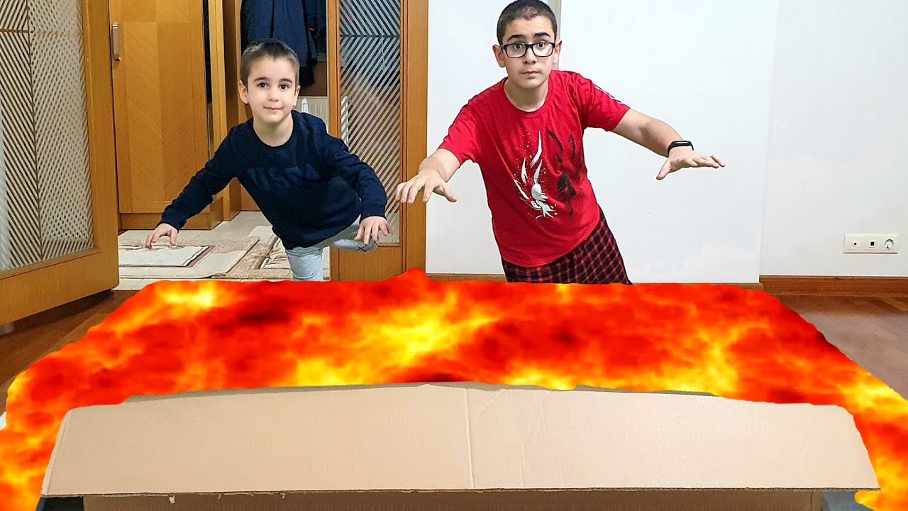 Berat ile Buğra Kutuda Lav Var Oynuyor. The Floor is Lava Berat Plays Brother
