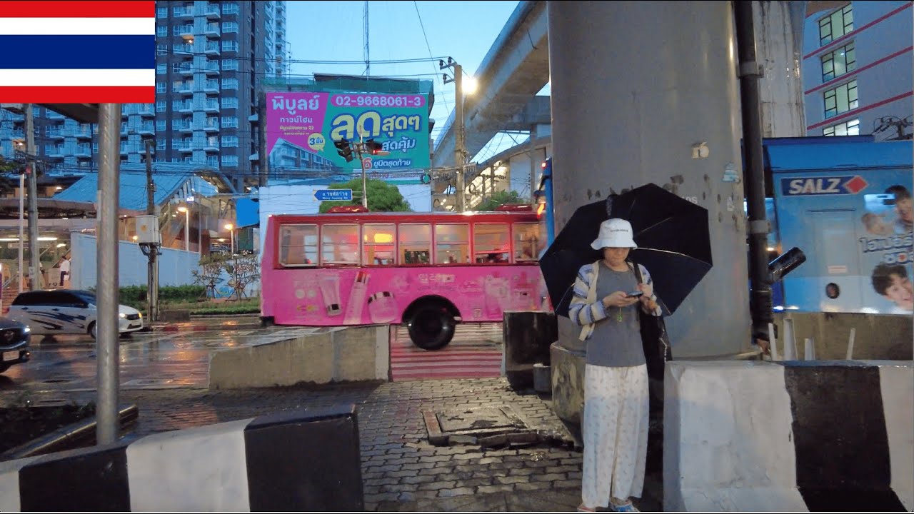 Bangkok Evening Rain Walk in Thailand 🇹🇭 | From Bang Son MRT to Talat Kwan | Bangkok 4K Walking Tour
