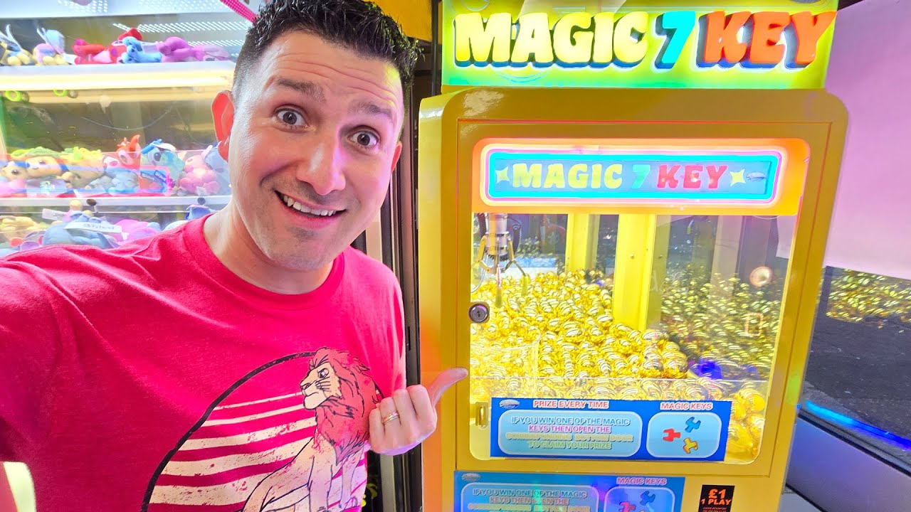 Will I find the key from the Magic Key Claw Egg Machine?!