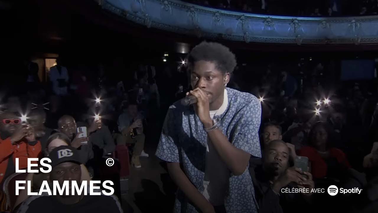 Tiakola performe un medley en live | LES FLAMMES 2023