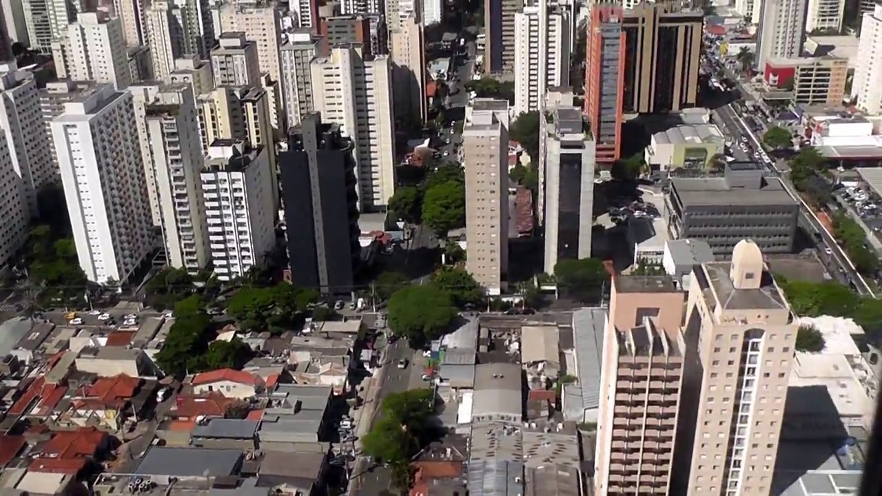 SAO PAULO BRAZIL /  AMAZING APROACH & LANDING OVER TALL BUILDINGS / ALMOST TOUCHING THEM / CGH AIRPO