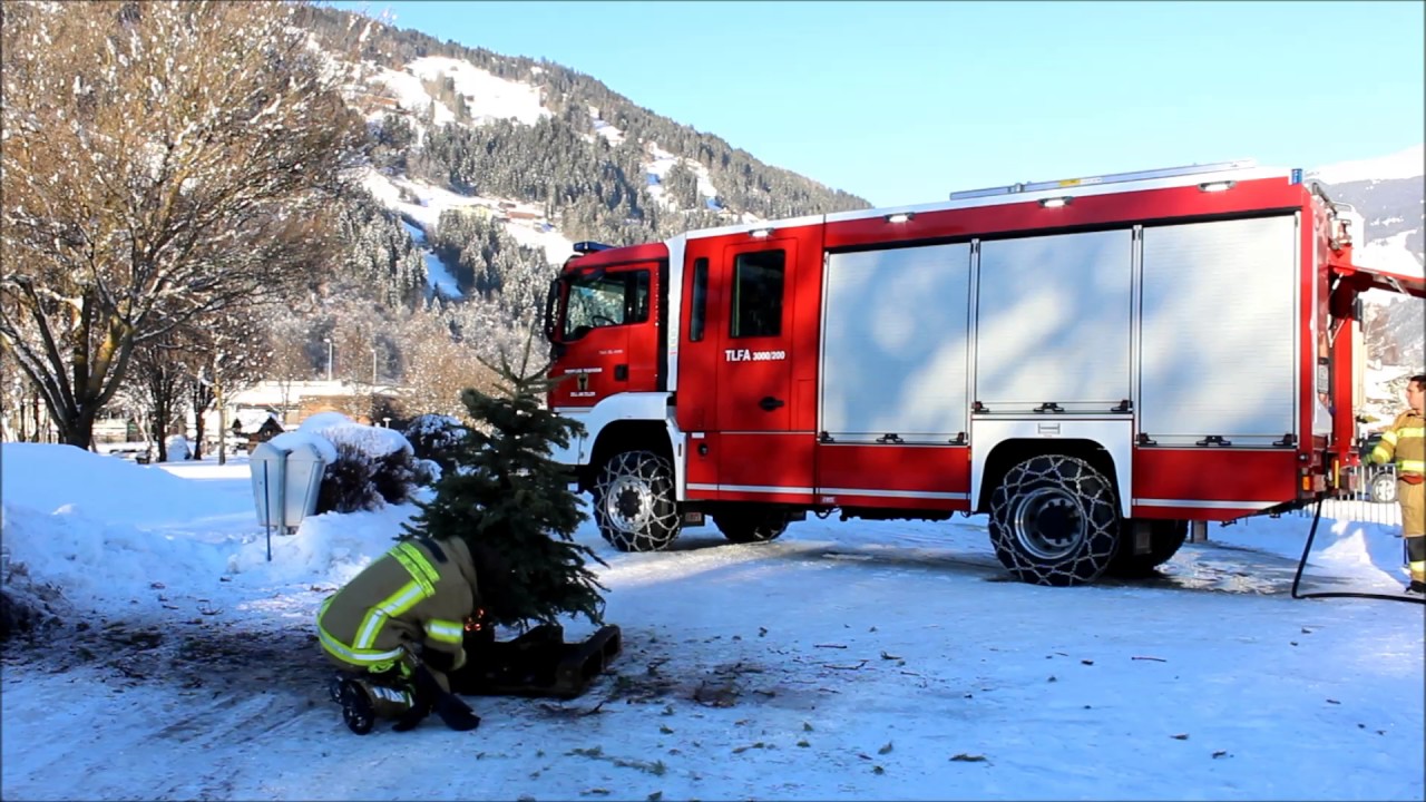 Demonstration Christbaumbrand | FF Zell am Ziller